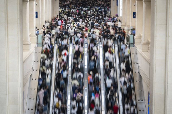 兴盛网 新华视点｜人气旺 市面暖 活力足——2025年“五一”假期盘点
