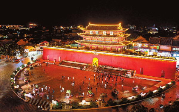 鼎牛配资 建水古城旅游热